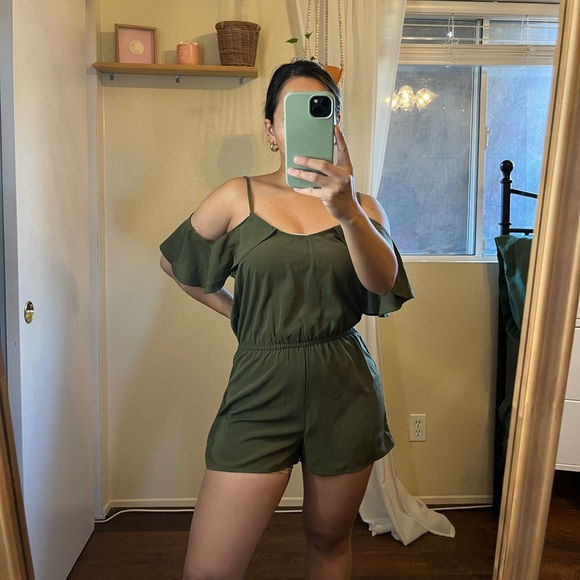 Green romper - Picture 2 of 2
